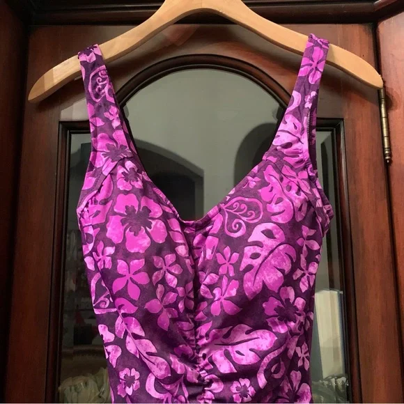 Vintage Maxine of Hollywood Purple Floral Swimsuit One Piece Figure Flattering - Picture 2 of 16